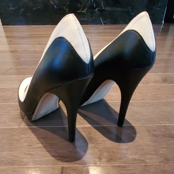 Black and white high heels - Picture 2 of 4